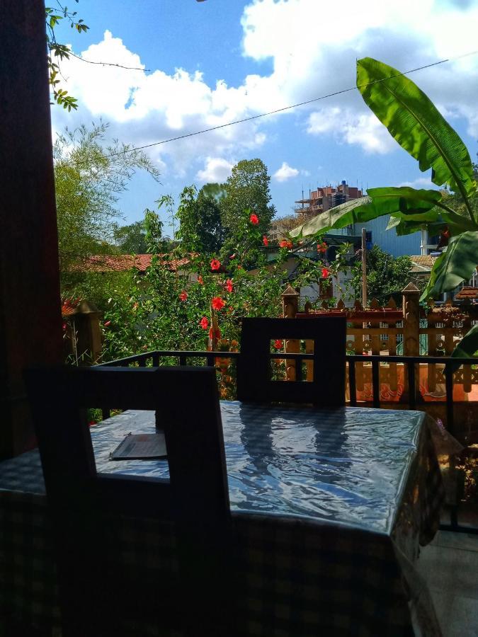 Maleesha Homestay Елла Екстер'єр фото