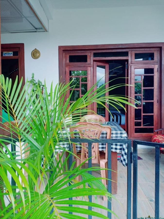 Maleesha Homestay Елла Екстер'єр фото
